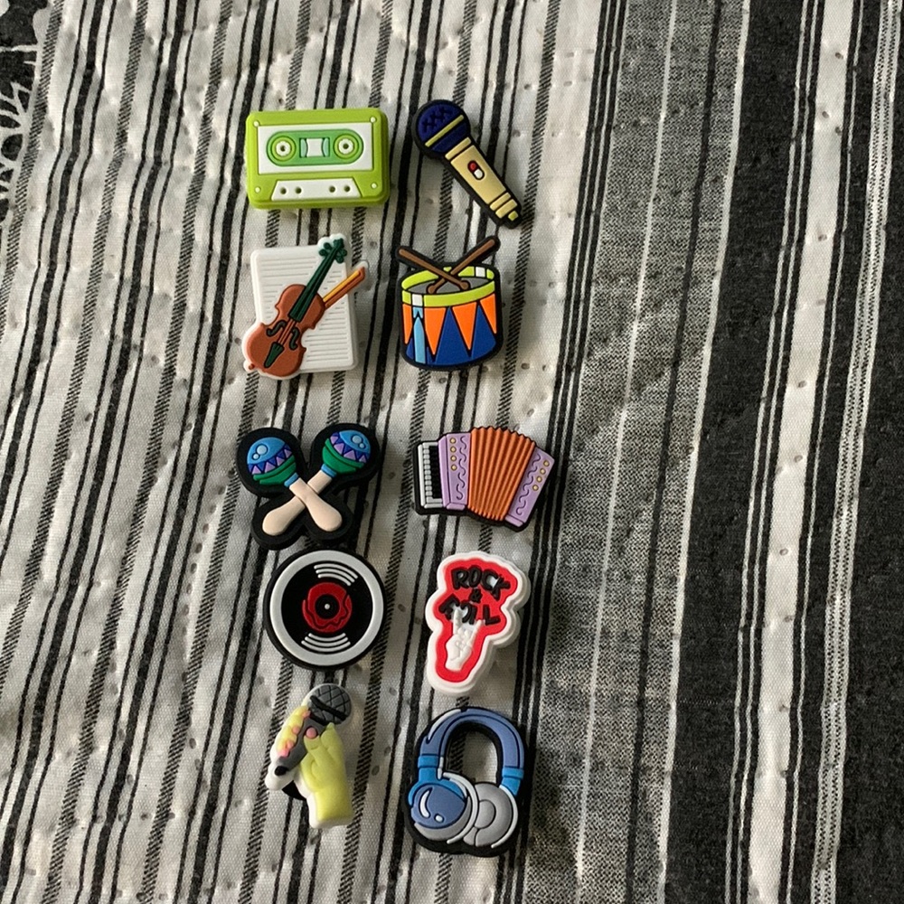 Music Croc charms